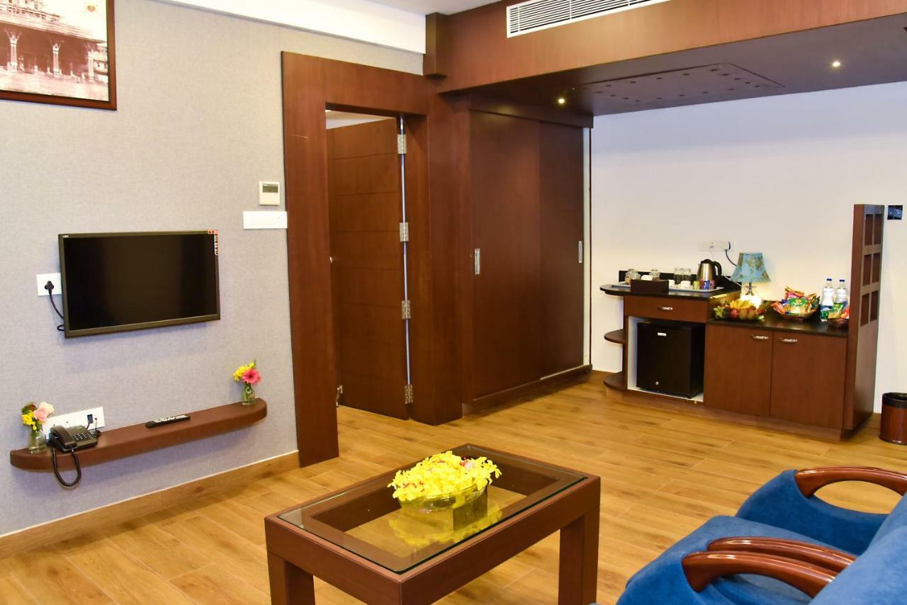Silver Oak Hotel Mysore Luaran gambar