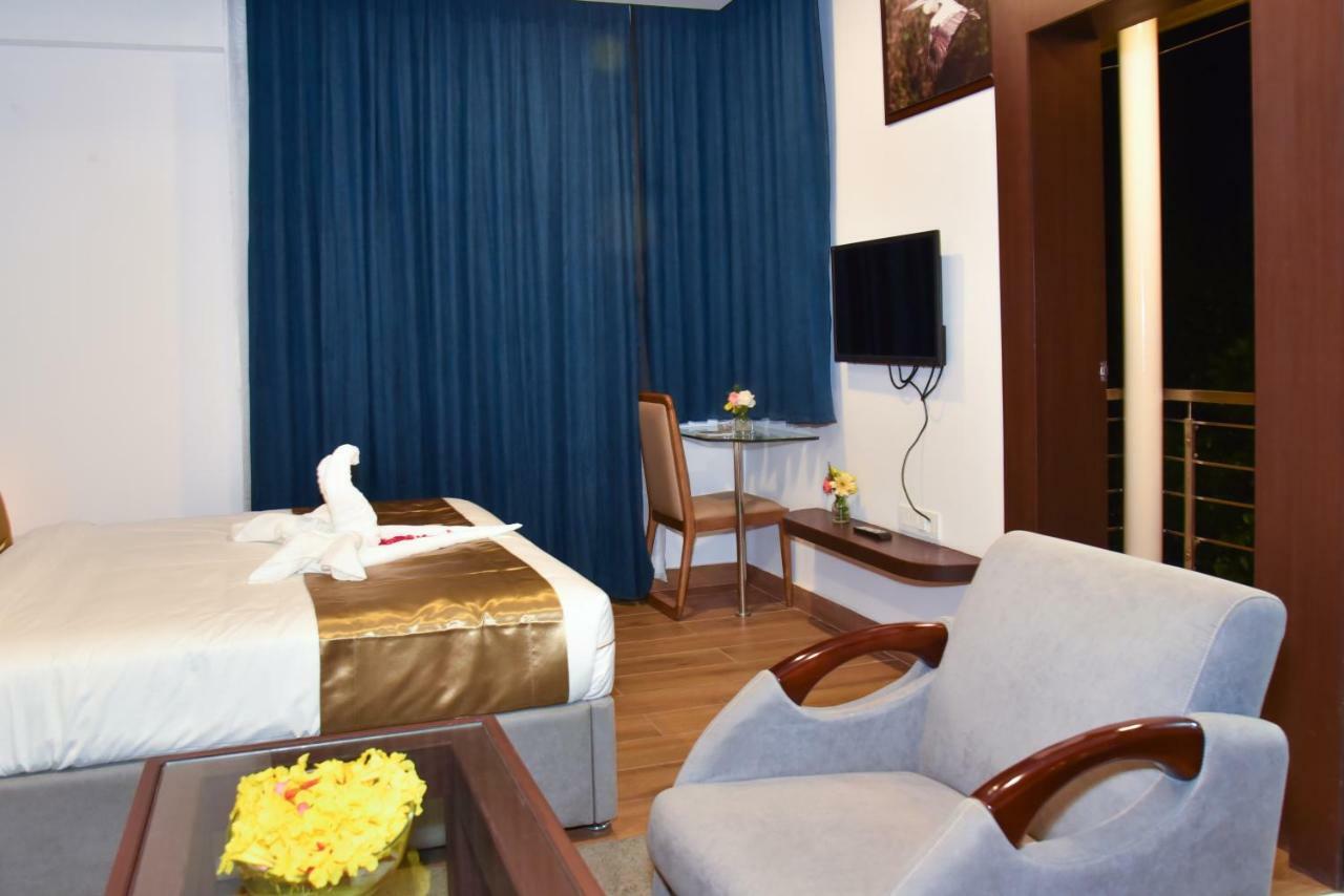 Silver Oak Hotel Mysore Luaran gambar